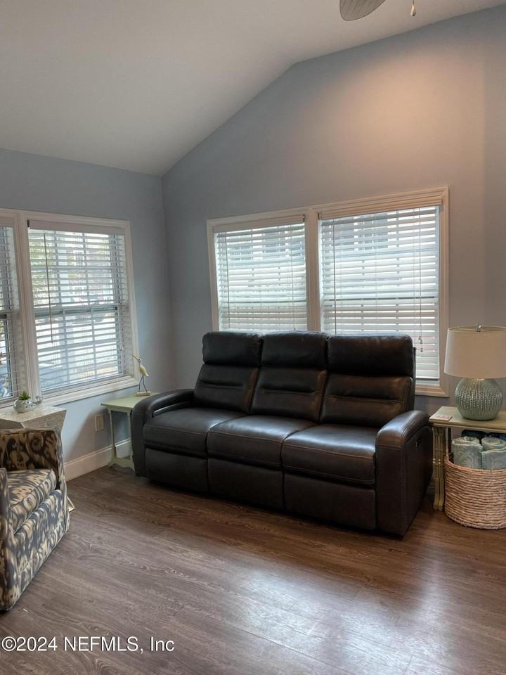 120 8th Ave N - Photo 3 of 18