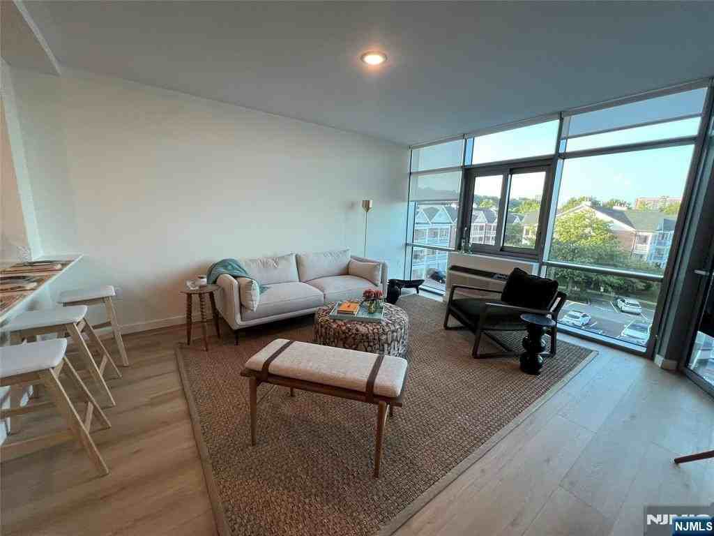 1000 Portside Dr - Photo 6 of 21