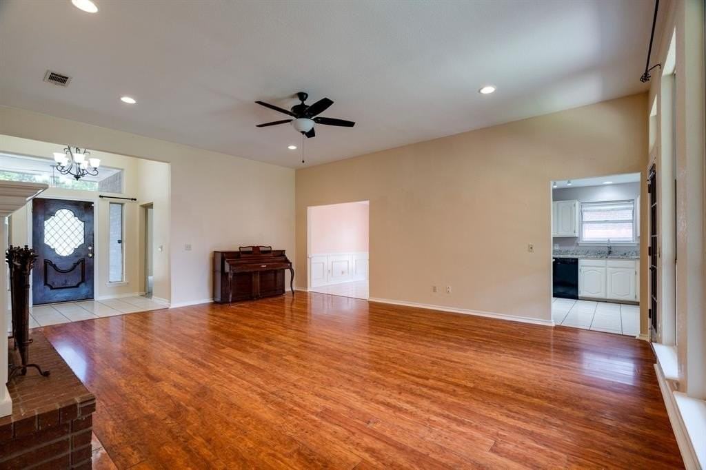 2100 Remmington Dr - Photo 5 of 22