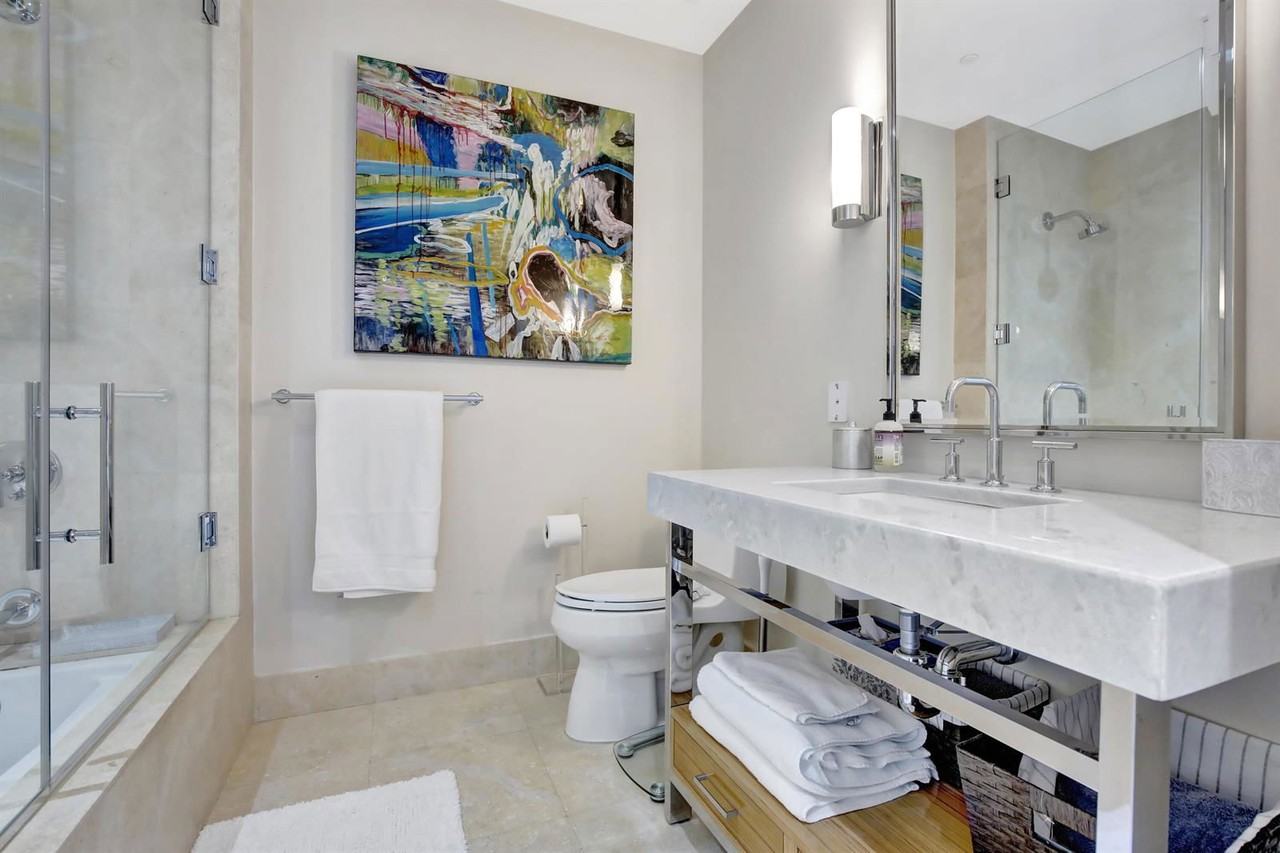 Collins Ave - Photo 3 of 8