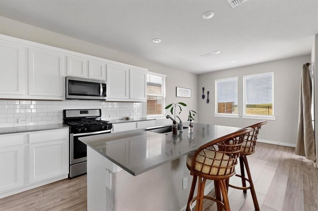 2433 Green River Rd - Photo 5 of 35