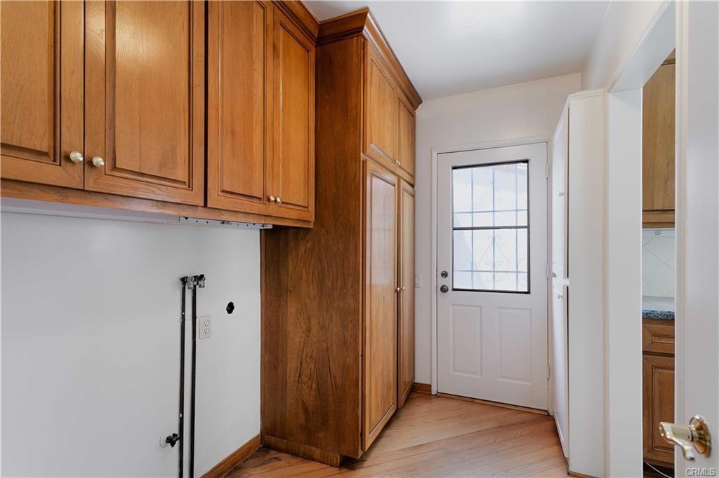 1549 Thompson Ave - Photo 2 of 8