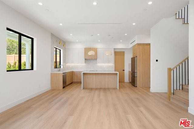 5658 Winnetka Ave - Photo 2 of 8