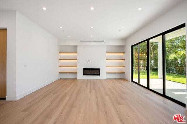 5658 Winnetka Ave - Photo 3 of 8