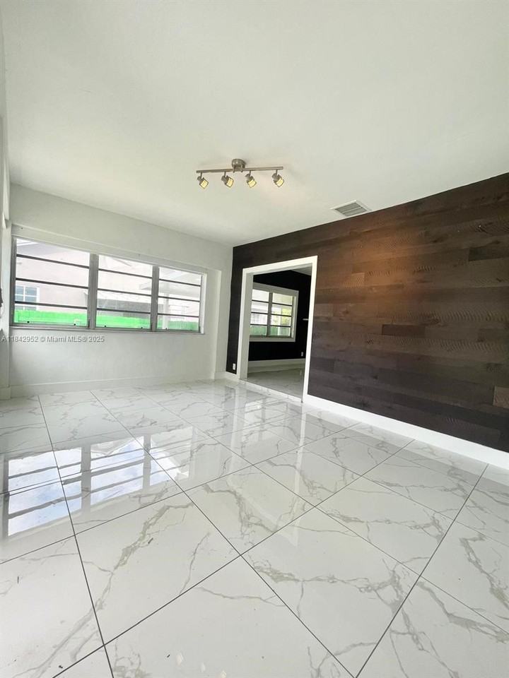 4257 Nw 3rd St ##0 - Photo 2 of 13