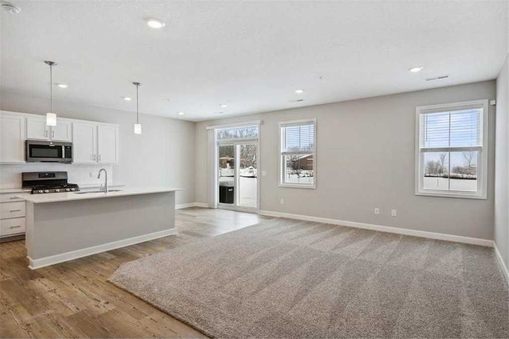 9450 4th Street North - Photo 5 of 30