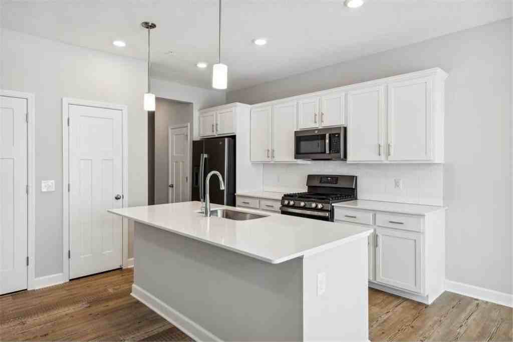 9290 4th St N - Photo 7 of 30