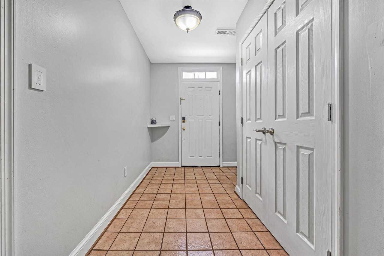 2221 South Jefferson Street #C - Photo 4 of 33