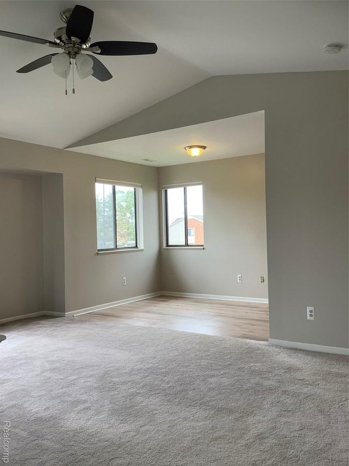 30747 Hidden Pines Ln - Photo 3 of 14