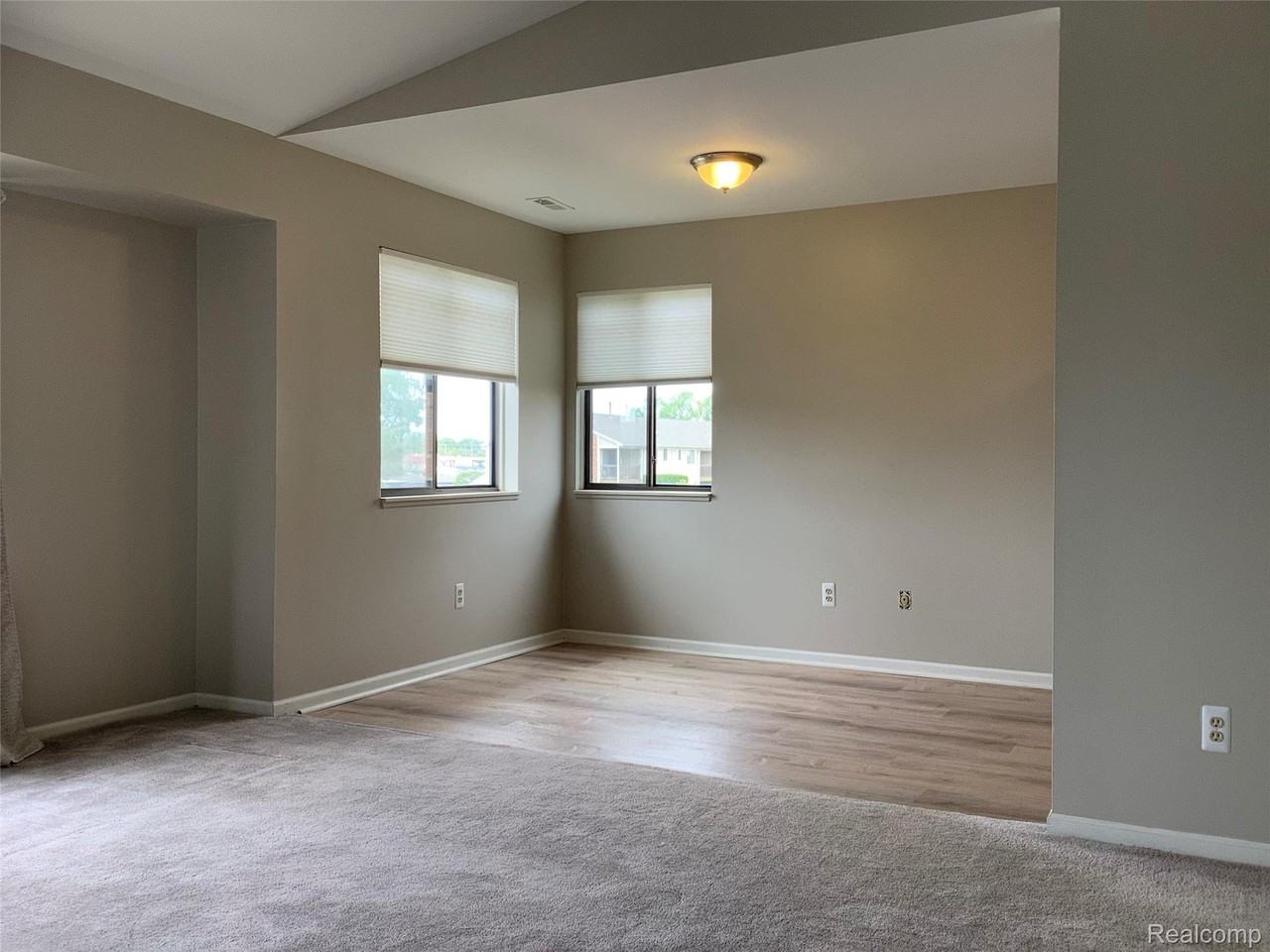 30747 Hidden Pines Ln - Photo 4 of 14