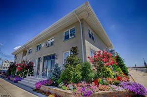 featured image of 1600 Avenue Ave