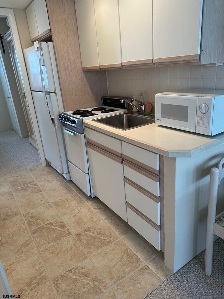 1600 1600 Avenue Ave - Photo 3 of 17