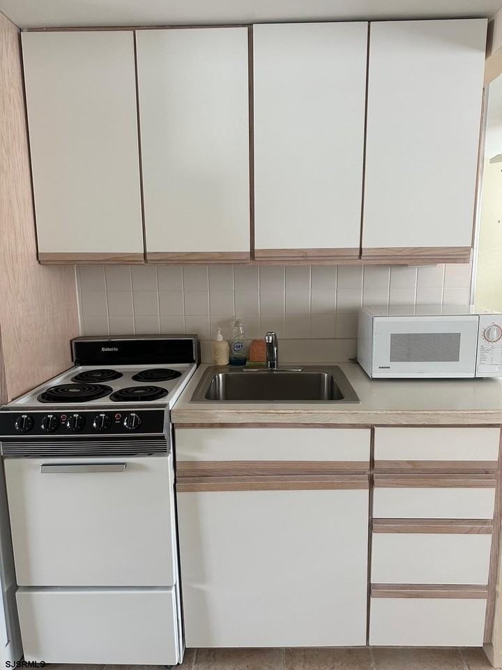 1600 1600 Avenue Ave - Photo 4 of 17