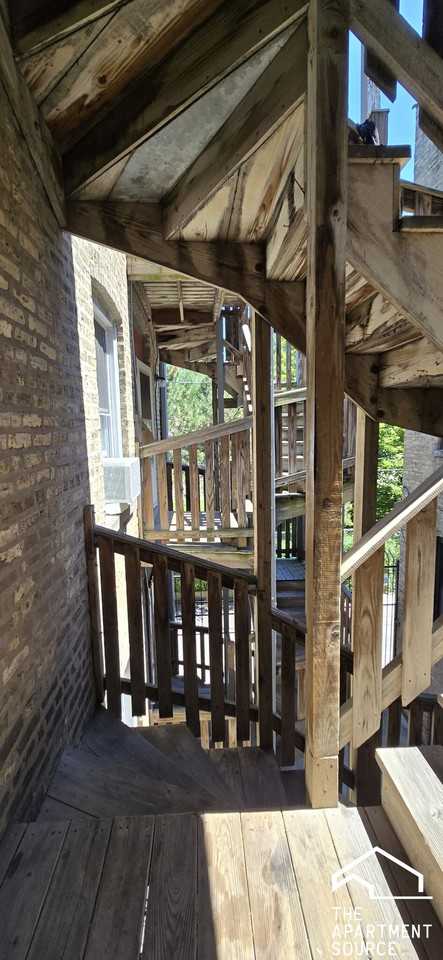 4931 N Whipple St #2E - Photo 2 of 5
