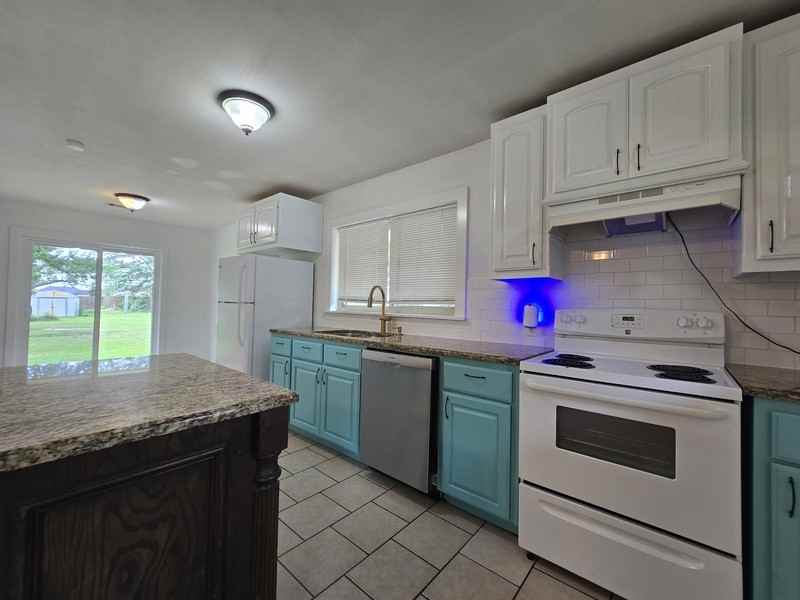 444 E Pennsylvania Ave - Photo 3 of 36