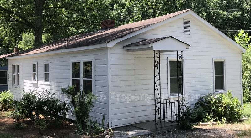 1132 Browns Ave - Photo 3 of 12