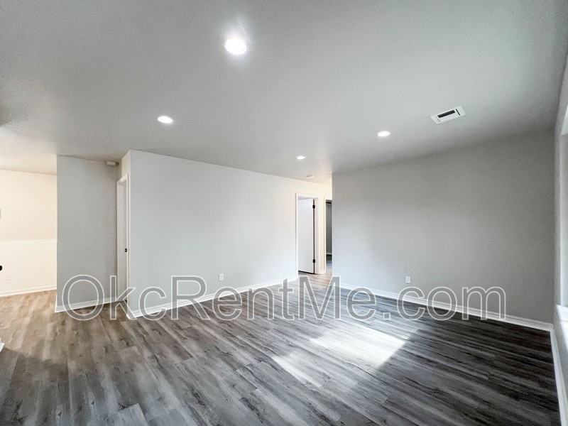 2700 N Wheeler St - Photo 4 of 24