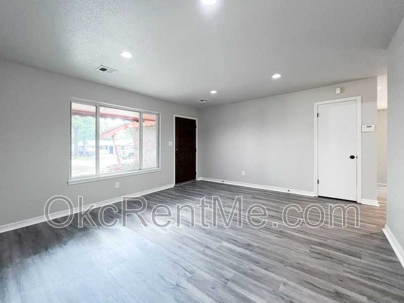 2700 N Wheeler St - Photo 5 of 24