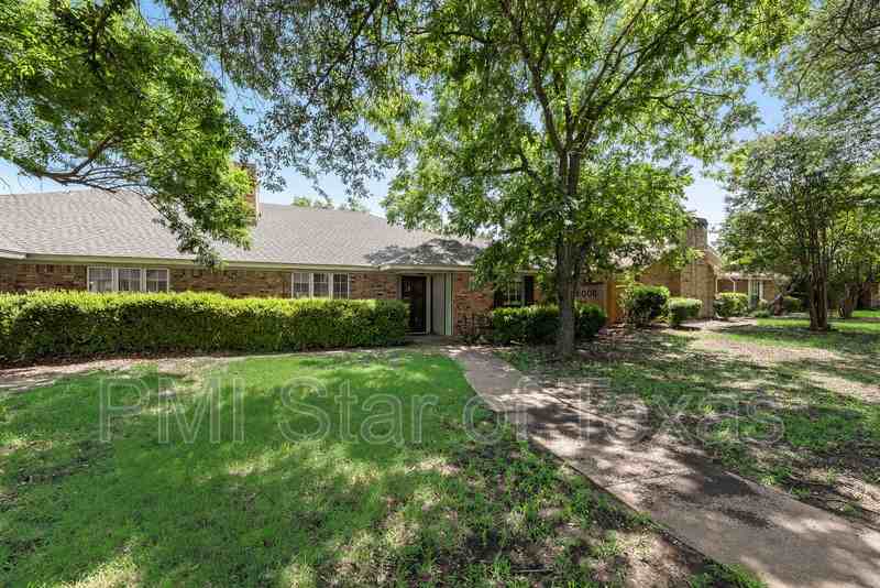 2130 Teakwood Ln - Photo 3 of 21