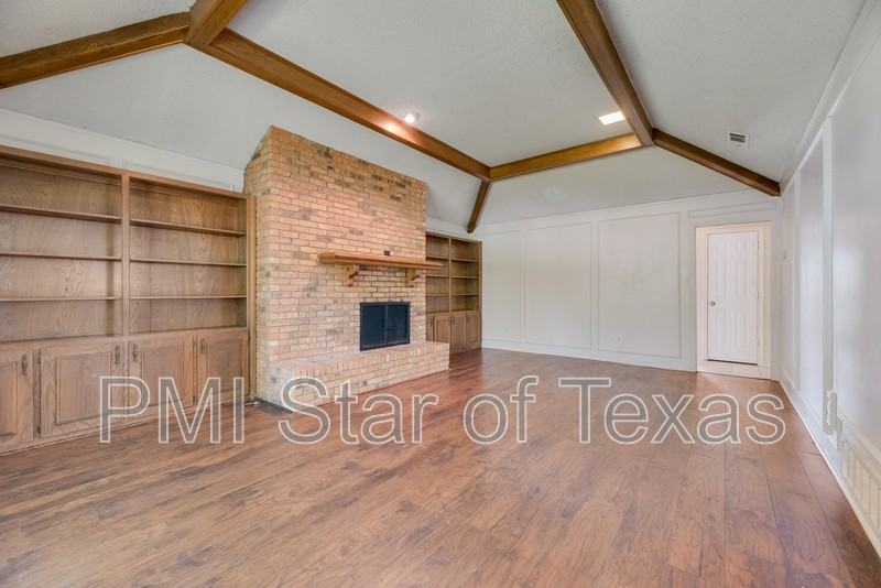 2130 Teakwood Ln - Photo 5 of 21