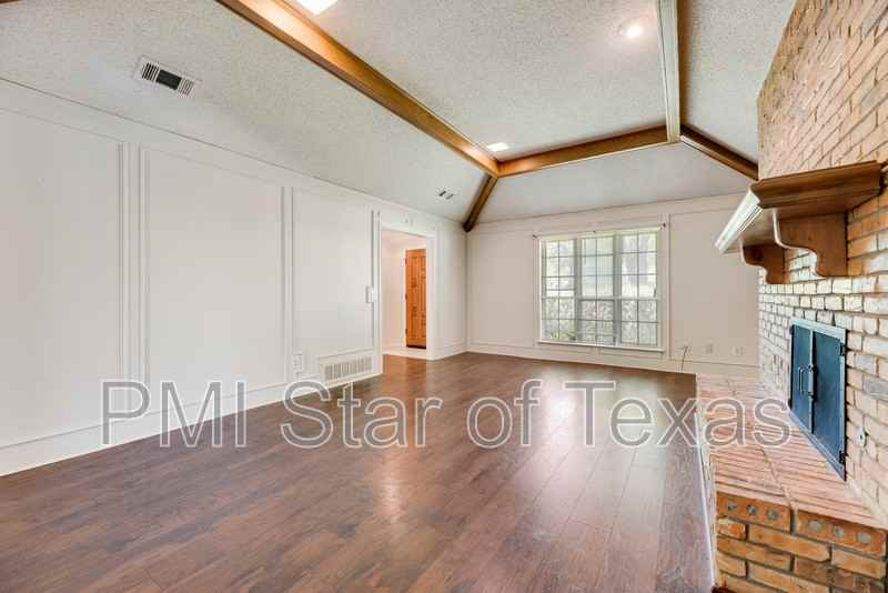 2130 Teakwood Ln - Photo 6 of 21