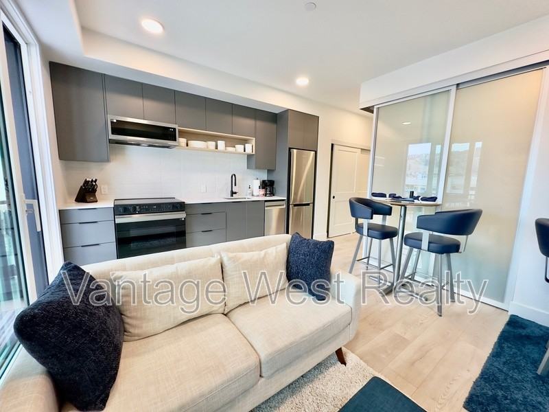 500 Coronation Ave - Photo 3 of 23