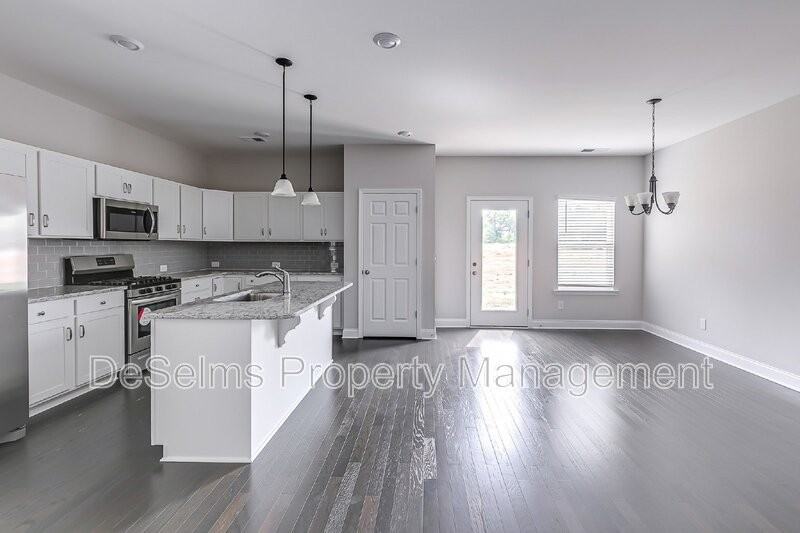 107 Crabourne Dr - Photo 7 of 34