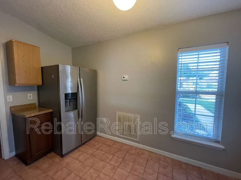 10538 Lantana Lakes Dr N - Photo 5 of 19