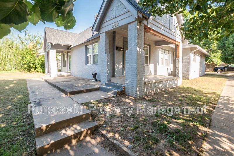 1422 Nw 22nd St - Photo 3 of 14