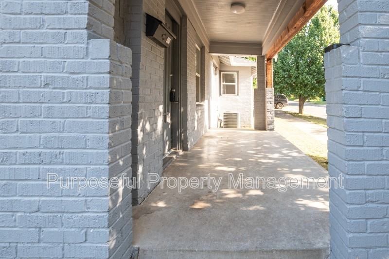 1422 Nw 22nd St - Photo 4 of 14