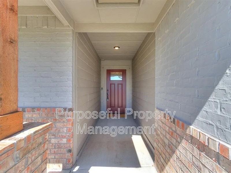 8701 Ricard Dr - Photo 3 of 30