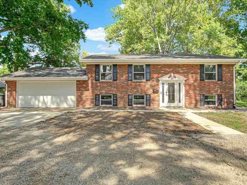 113 W Poplar St - Photo 2 of 17