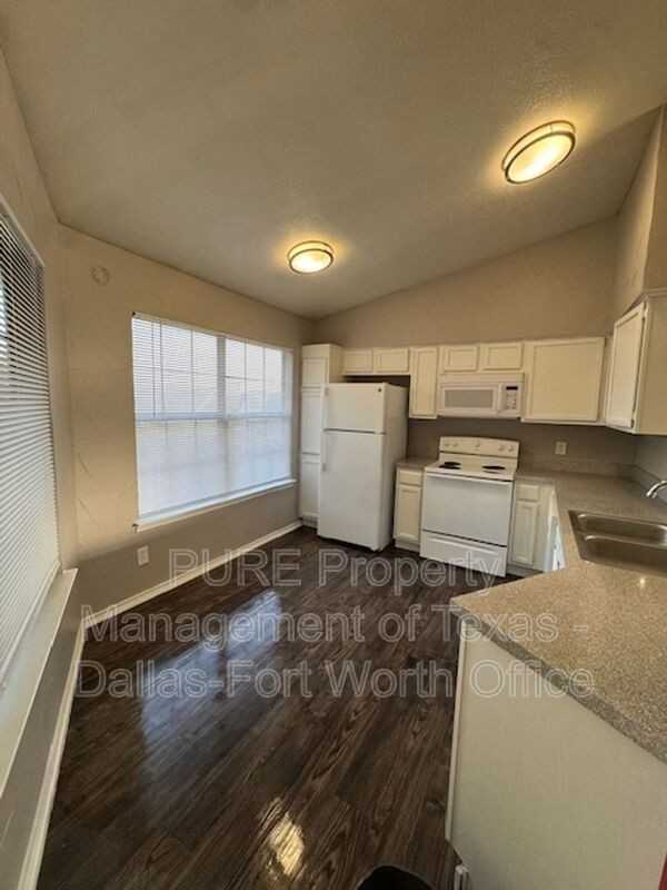 802 Castleglen Dr #203 - Photo 2 of 20