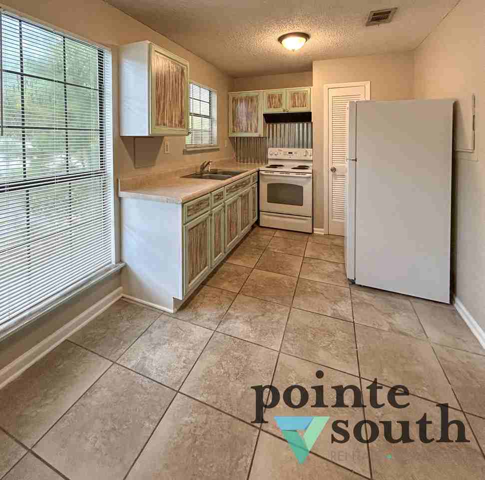 6424 Schoel Ln - Photo 3 of 20