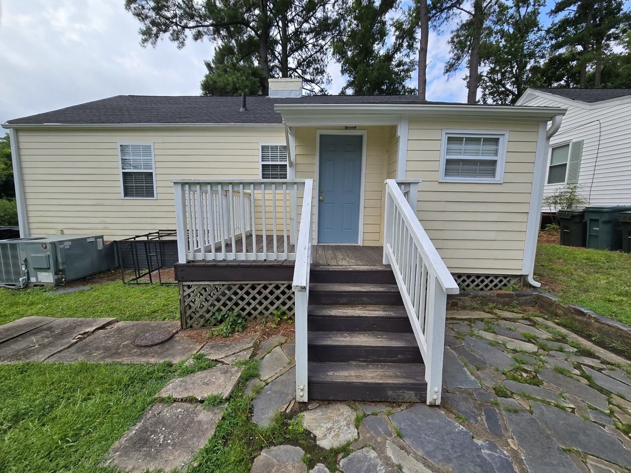 2400 Francis St - Photo 2 of 33