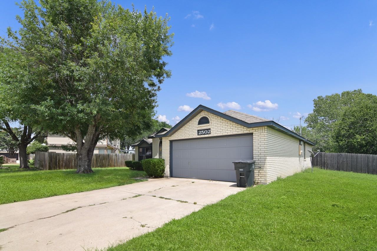 2502 Willow Springs Rd - Photo 3 of 17