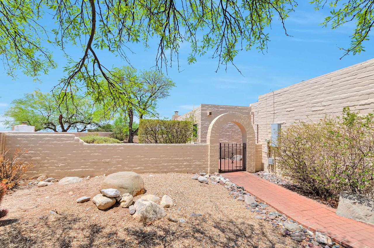 5421 N Paseo De La Pereza - Photo 2 of 25