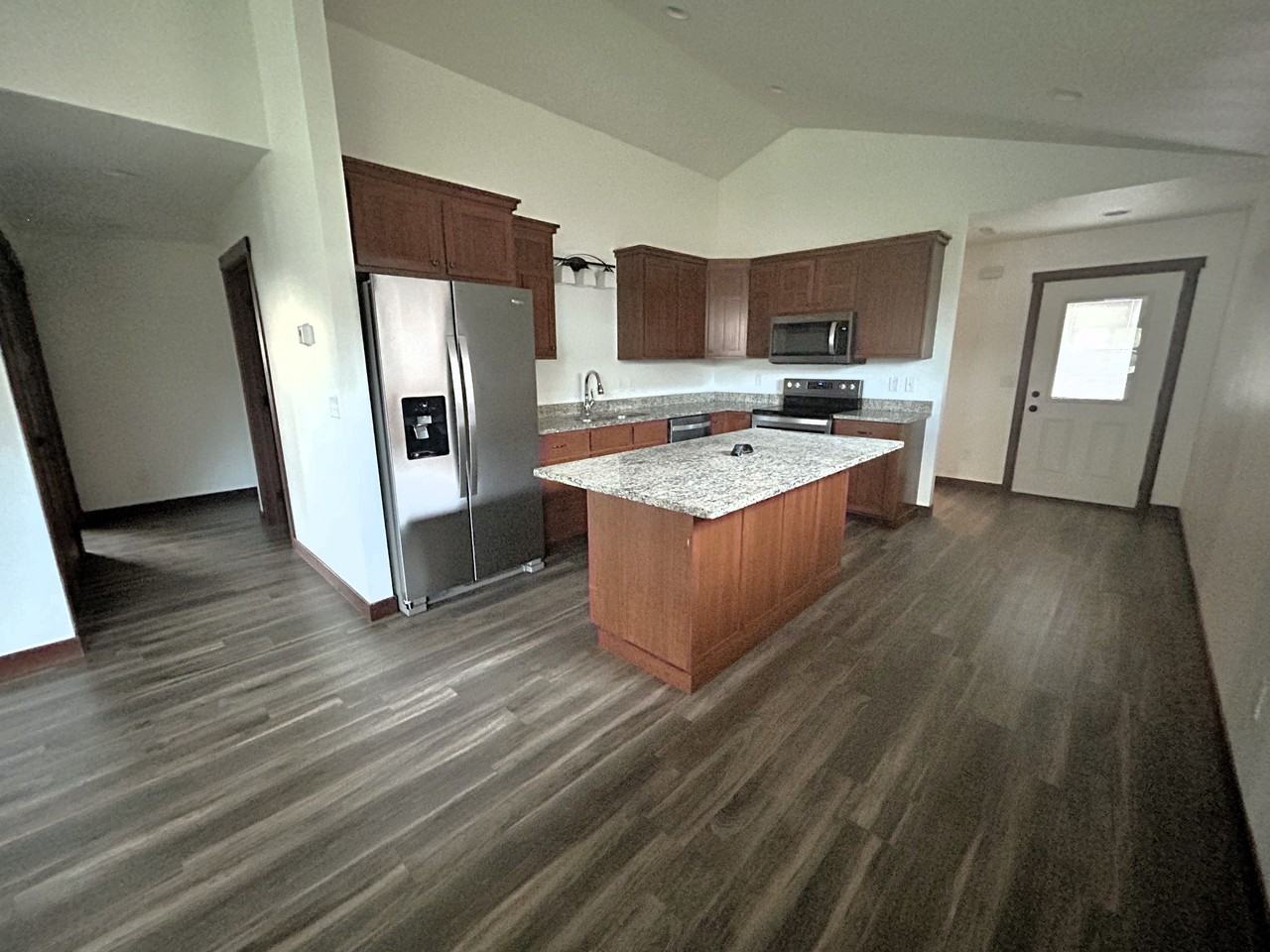 1775 Aspen Ct - Photo 3 of 16