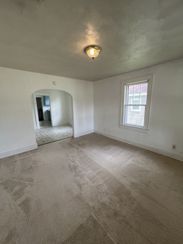711 Madison St - Photo 2 of 10