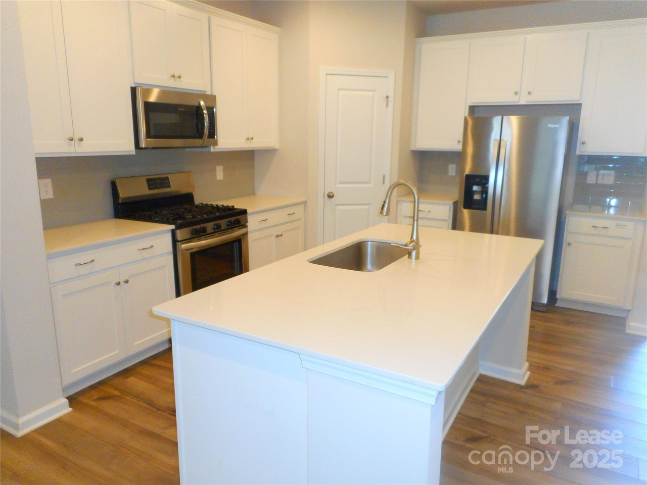 12715 Wandering Brook Dr - Photo 5 of 22