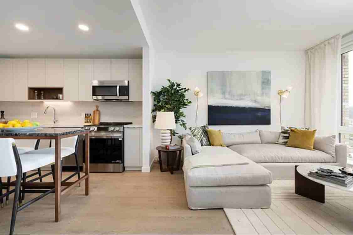 407 W 206Th St - Photo 3 of 12