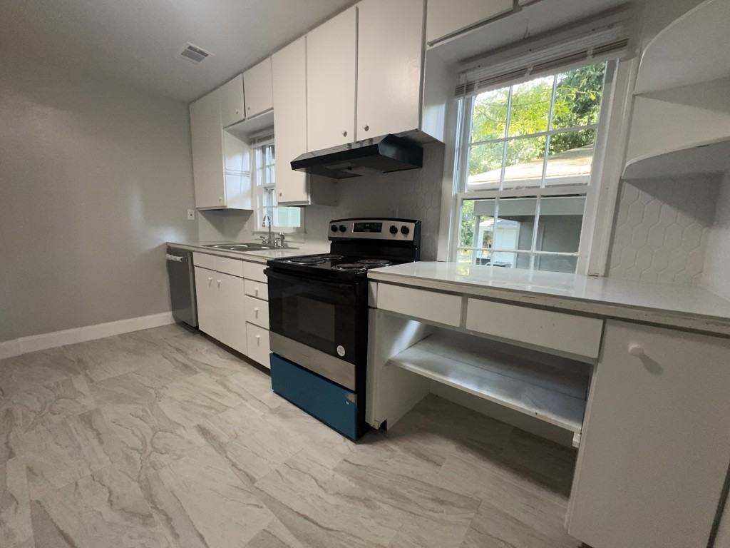 121 Howell Rd - Photo 2 of 20