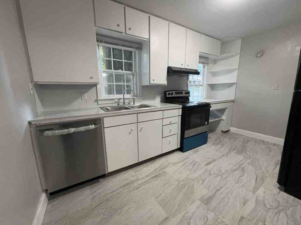 121 Howell Rd - Photo 3 of 20