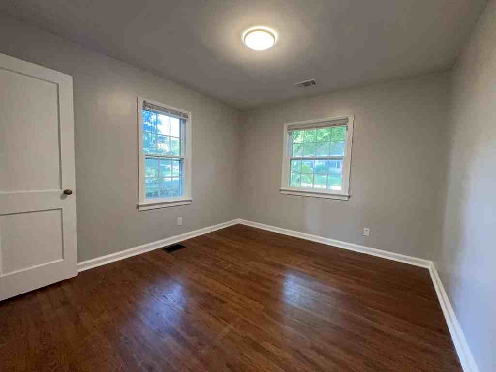 121 Howell Rd - Photo 7 of 20