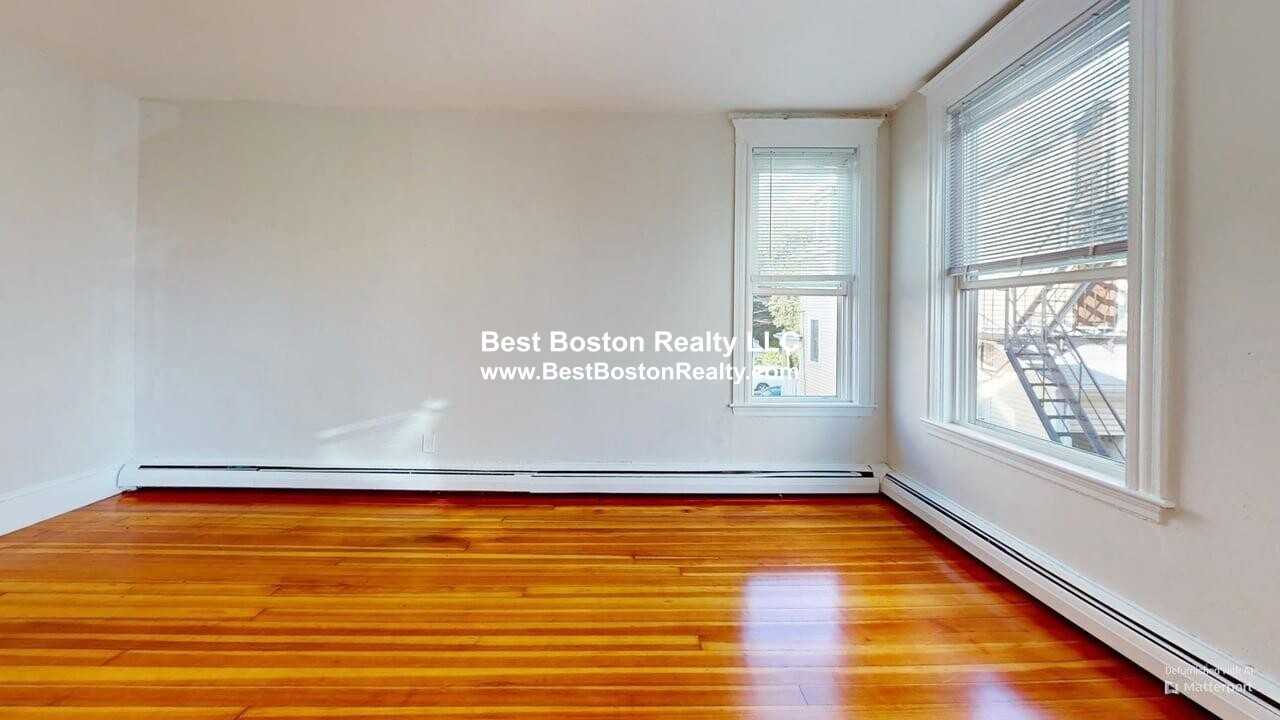 16R Warren Ave #4 - Photo 4 of 8
