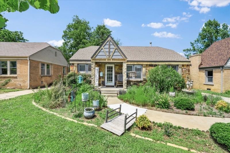 2117 Nw 29th St - Photo 2 of 26