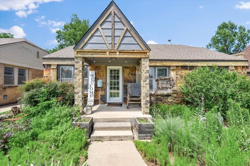 2117 Nw 29th St - Photo 3 of 26