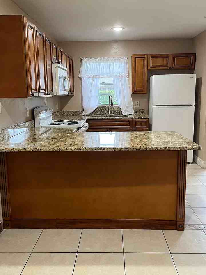 811 McKenny Ave - Photo 2 of 10