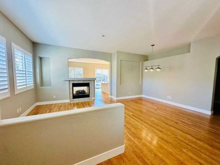 6350 Cedar Waxwing Ct - Photo 3 of 32