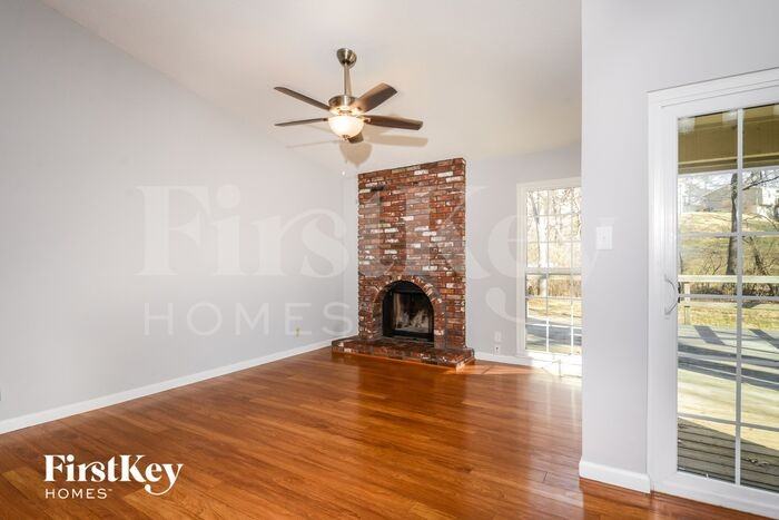 213 Hollyberry Ct - Photo 3 of 15